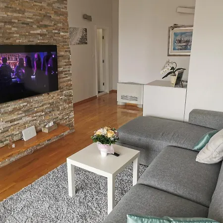 Dvor - Ap1, Ap2, Ap3 Baška Voda