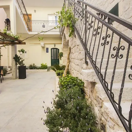 Dvor - Ap1, Ap2, Ap3 Baska Voda