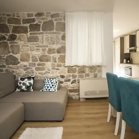 Dvor - Ap1, Ap2, Ap3 * Baška Voda