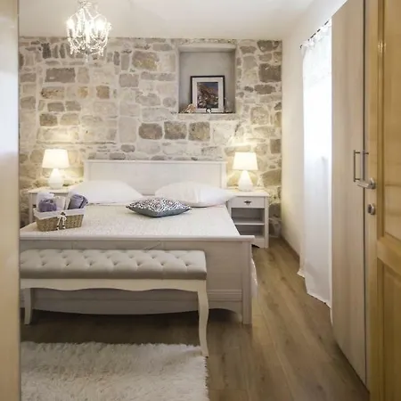 Dvor - Ap1, Ap2, Ap3 Lejlighed Baška Voda