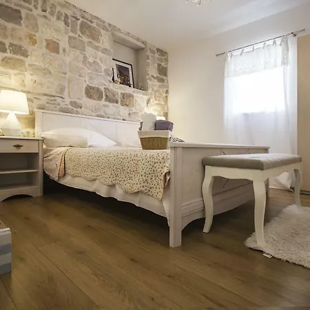 Dvor - Ap1, Ap2, Ap3 *