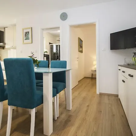 Dvor - Ap1, Ap2, Ap3