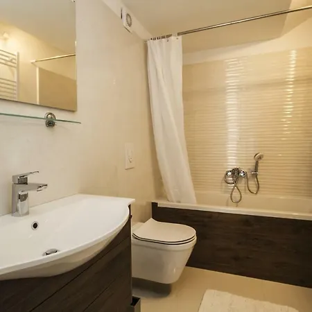 Dvor - Ap1, Ap2, Ap3 Lejlighed