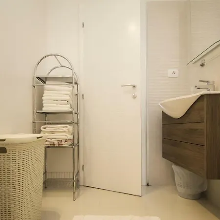 Dvor - Ap1, Ap2, Ap3 Lejlighed Baška Voda