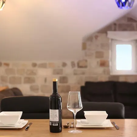 Dvor - Ap1, Ap2, Ap3 Baska Voda