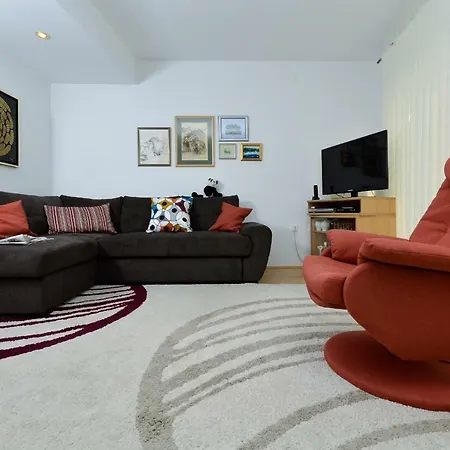 Dvor - Ap1, Ap2, Ap3 Baška Voda