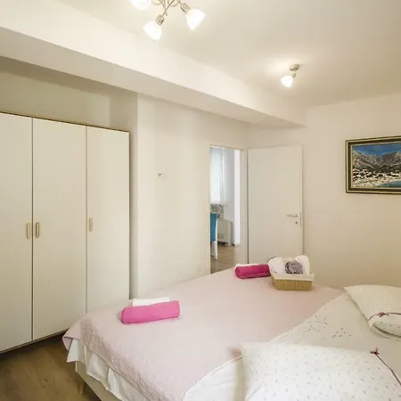 Dvor - Ap1, Ap2, Ap3 * Baška Voda