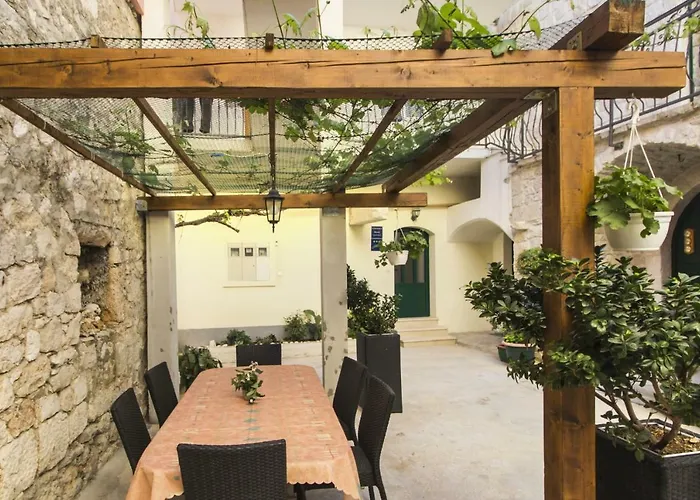 Dvor - Ap1, Ap2, Ap3 Apartament Baška Voda