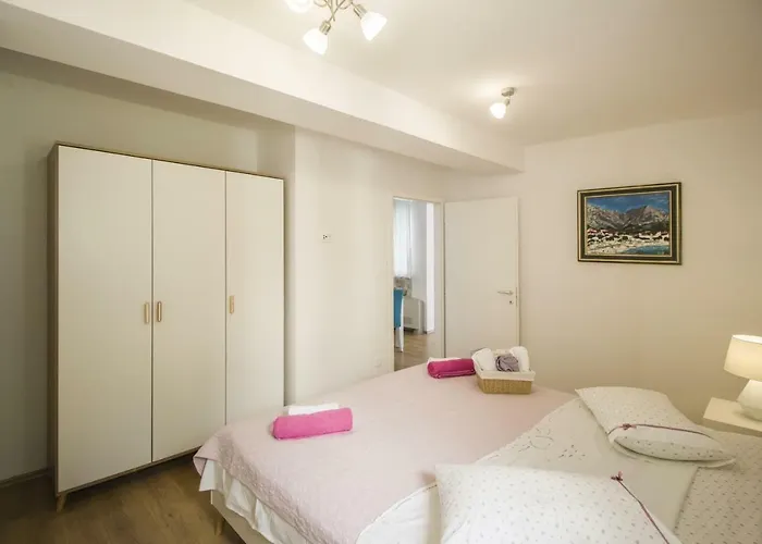 Dvor - Ap1, Ap2, Ap3 * Baška Voda
