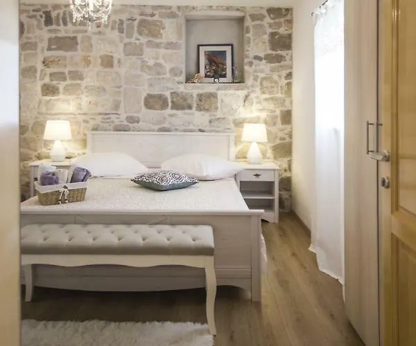Dvor - Ap1, Ap2, Ap3 Apartament Baška Voda