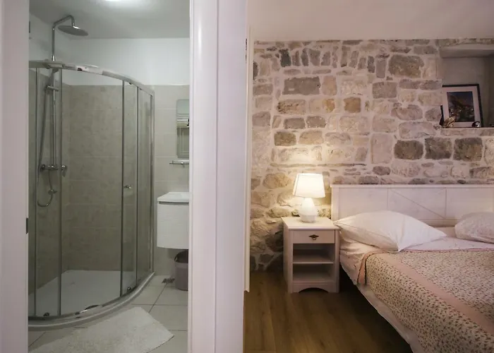 Dvor - Ap1, Ap2, Ap3 Apartament Baška Voda