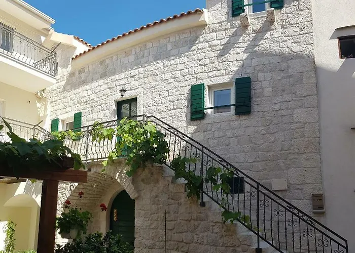 Dvor - Ap1, Ap2, Ap3 Apartament Baška Voda