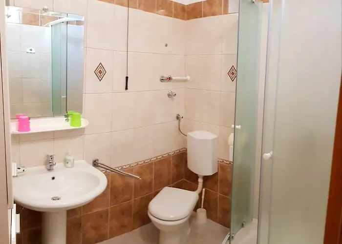 Dvor - Ap1, Ap2, Ap3 * Baška Voda
