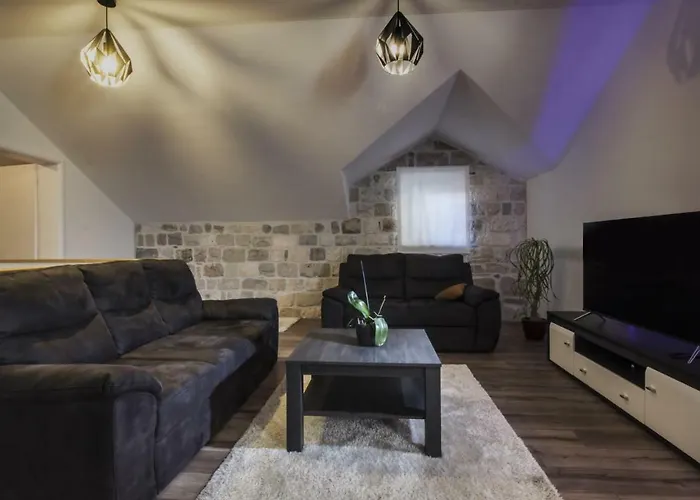 Dvor - Ap1, Ap2, Ap3 Apartament